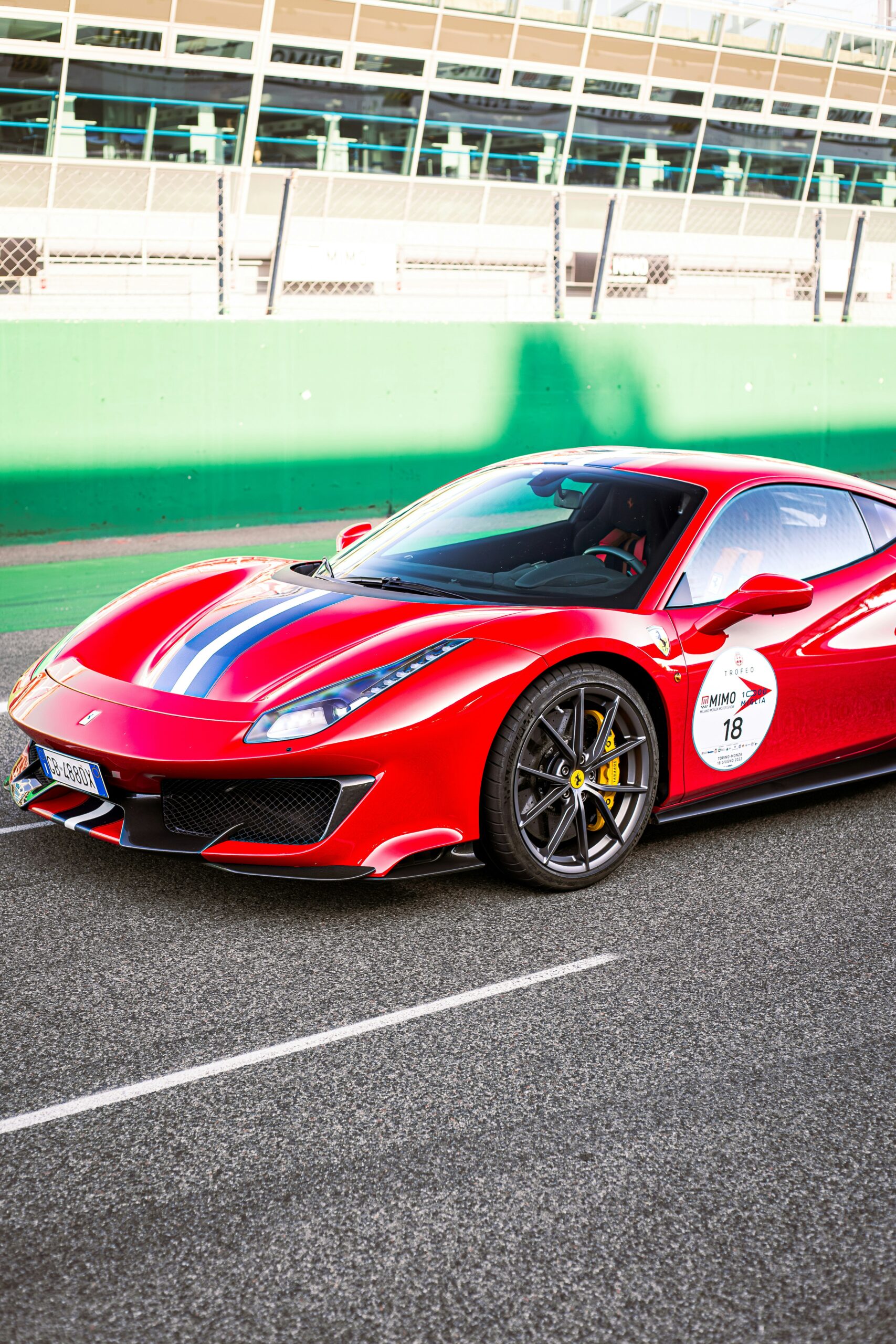 adrian-balasoiu-oe1vDgmGC_s-unsplash ferari