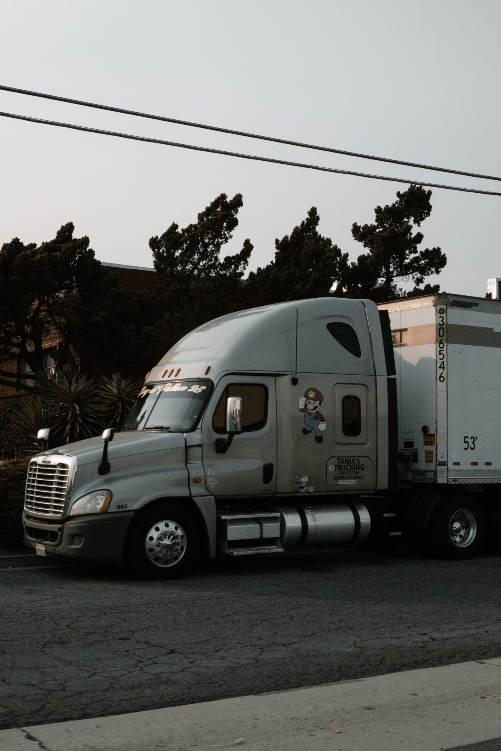 jhosel-rodriguez-k3ggxfsa9lI-unsplash TRUCK